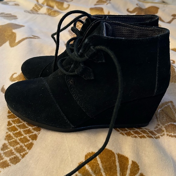 TOMS - Women’s Black Suede Wedge Booties - Size 6 - EUC - Picture 1 of 5